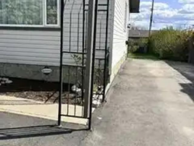 Nice house close to the mall and a lot of amenities