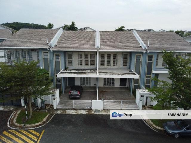 NICE HOUSE ! Double Storey Terrace House 100 East @ Bandar Enstek, N9
