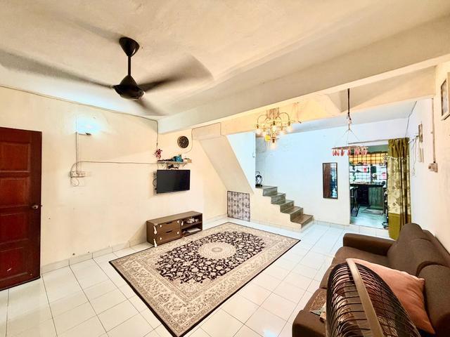 NICE HOUSE Jalan Harmoni Taman Desa Harmoni double storey for sale