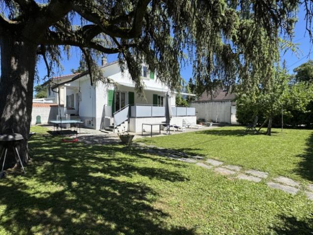 NICE INDIVIDUAL FAMILY VILLA WITH 5 BEDROOMS