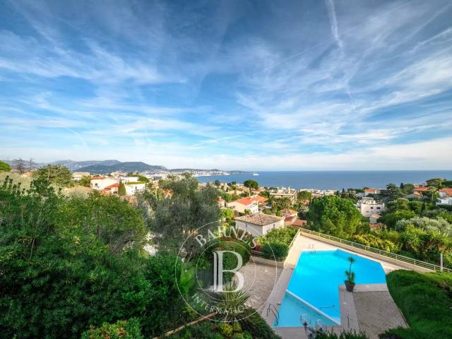 Nice – La Lanterne — Appartement Traversant Avec Vues Mer &. 85m² Nice