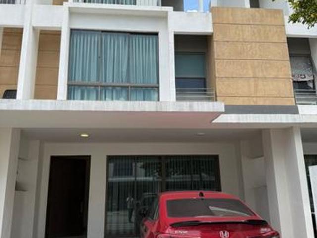 Nice Lake Point Residence 3 storey Garden Mulia For Sale Cyberjaya