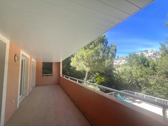 NICE LANTERNE / 3 PIECES AVEC TERRASS ET PISCINE