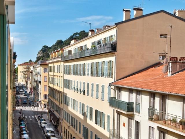 NICE LE PORT APPARTEMENT 3 PIECES DE 75M² BOW WINDOW DERNIER ETAGE RESIDENCE DE STANDING RECHERCHEE CAVE GARAGE EN SUS