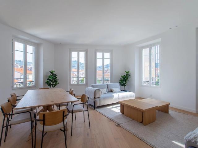 Nice Le Port, grand 5 pièces rénové, étage élevé, vue dégagé. 137m² Nice