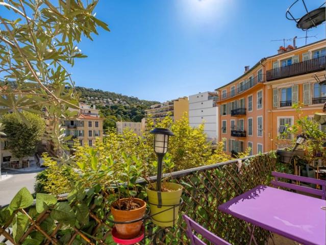 Nice – Le Port – Lumineux 3 pièces avec balcons et garage en sus