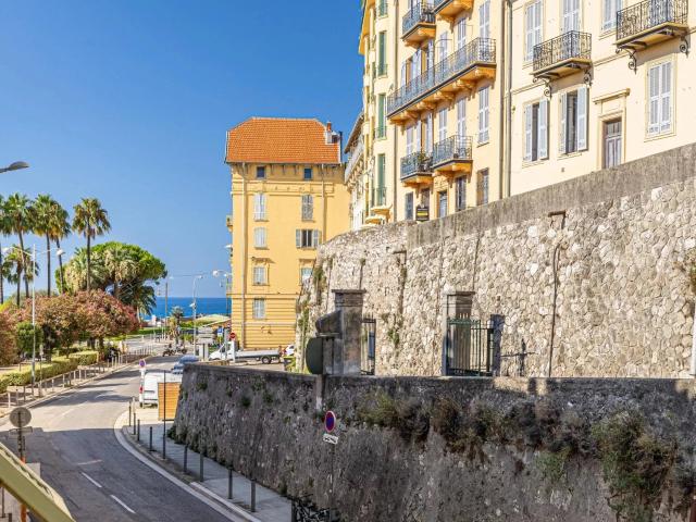 Nice Le Port Magnifique 2 pièces à louer en bail meublé