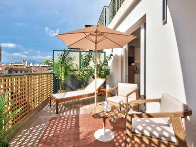 Nice Le Port Place du Pin 3 pièces rénové avec terrasse
