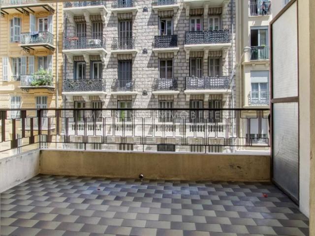 Nice Libération: 3 pièces a rénover avec terrasse