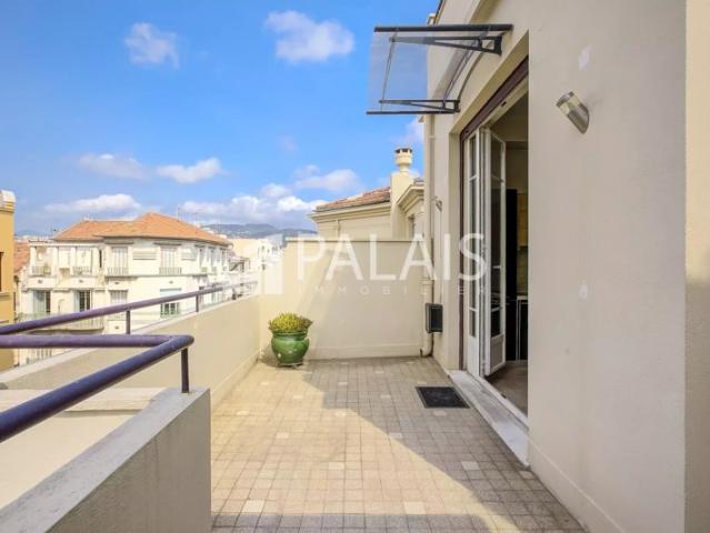 Nice Libération, 2 pièces + terrasse 13m2 étage élévé