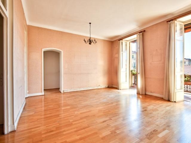 NICE LIBÉRATION APPARTEMENT 4 PIECES DE 92M² À VENDRE ÉTAGE ÉLEVÉ BALCON VUE DÉGAGÉE A RÉNOVER CAVE