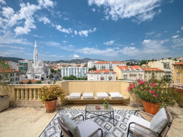 NICE LIBERATION Appartement Dernier Étage / Grande Terrasse avec Vue Panoramique/ Garage