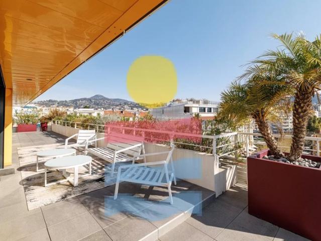 NICE LIBÉRATION – TROIS PIECES D’EXCEPTION 98 m² – TERRASSE PANORAMIQUE 80 m² – VUE OUVERTE – ÉTAGE ÉLEVÉ