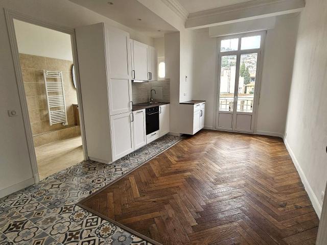 Nice Location Appartement 06