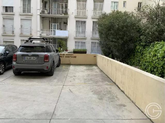 Nice Location Parking / Garage 06