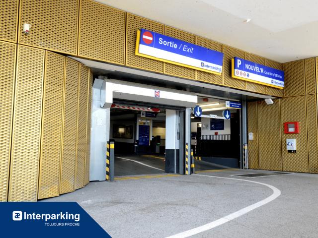 Nice Location Parking / Garage 06