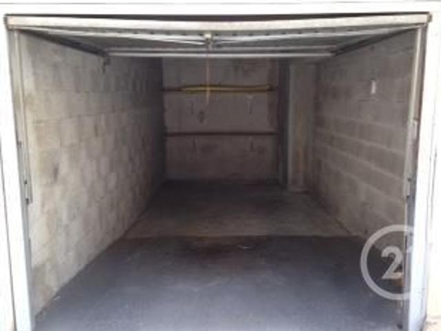 Nice Location Parking / Garage 06