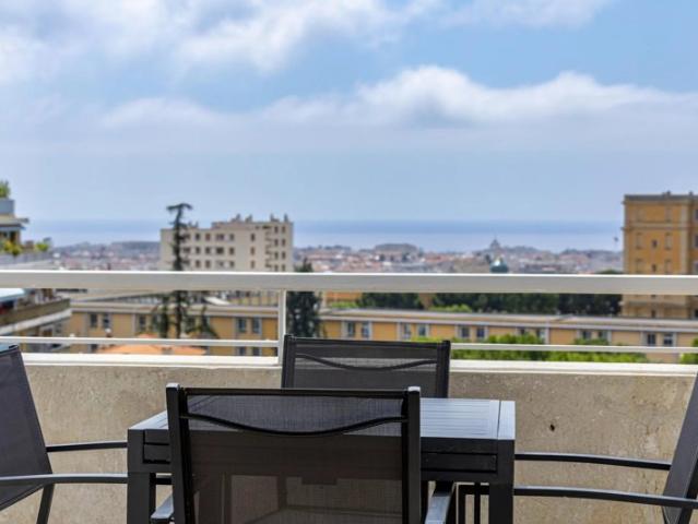 Nice – Parc Impérial – Magnifique 4 pièces rénové, dernier étage avec terrasses et vue mer