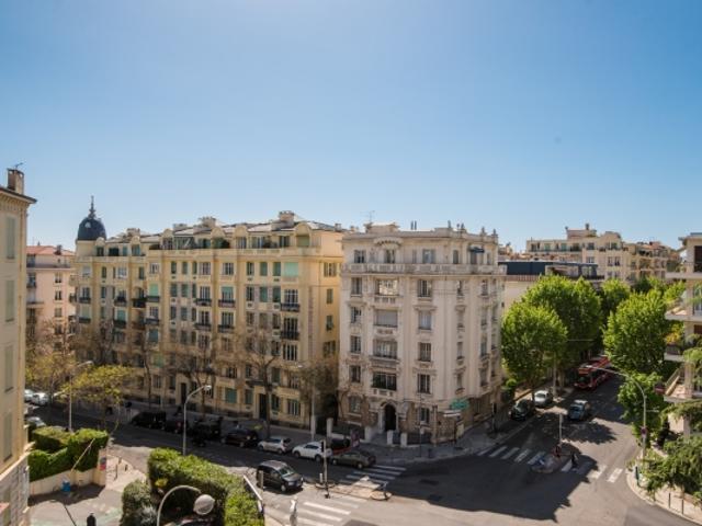 NICE PARC IMPERIAL TZAREVITCH APPARTEMENT 4 PIECES DE 100M² A VENDRE ETAGE ELEVE EXPOSE SUD OUEST TERRASSE DOUBLE GARAGE