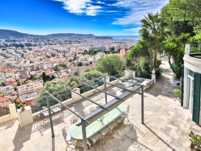 NICE PESSICART VILLA DE 7P 262 M² VUE PANORAMIQUE PLUS UN APPARTEMENT INDÉPENDANT DE 59 M² PLUSIEURS TERRASSES PISCINE SPA PARKINGS
