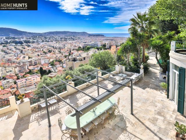 NICE PESSICART: Located in a privileged setting, this stu. 262m² Nice