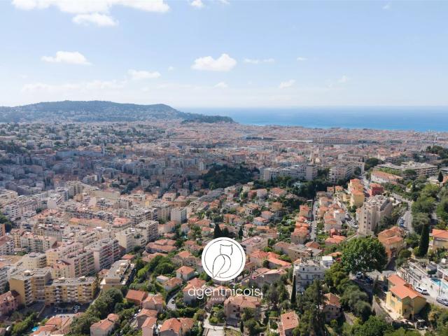 Nice / Pessicart: Maison Rénové Terrasse Vue panoram. 68m² Nice