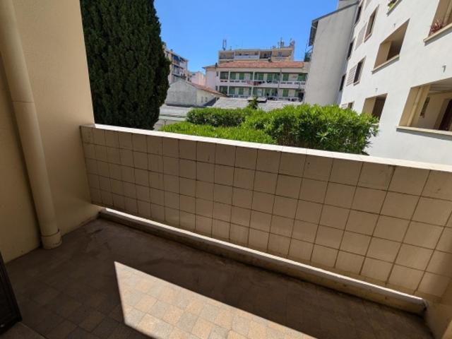 NICE PORT – 3/4 PIÈCES AU CALME AVEC BALCON ET CAVE