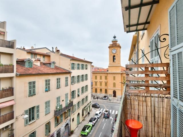 NICE PORT APPARTEMENT 3 PIECES DE 64 M2 A VENDRE EN ETAGE ELEVE ET TRAVERSANT BALCON EMPLACEMENT IDEAL COPROPRIETE BIEN ENTRETENUE CAVE