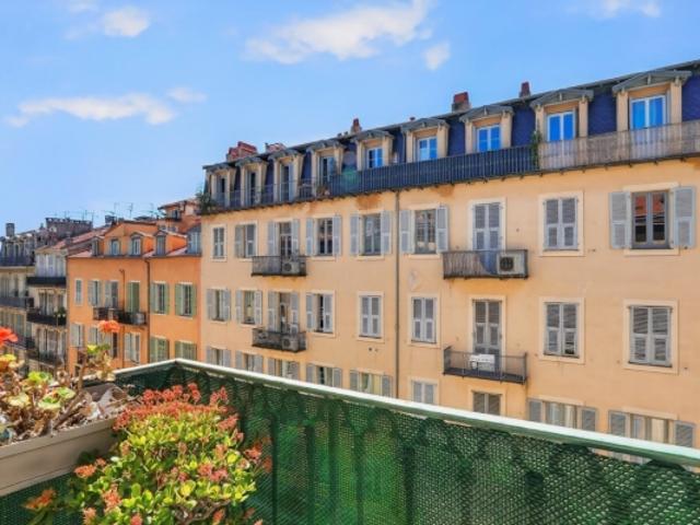NICE PORT APPARTEMENT 3 PIECES DE 71 M2 A VENDRE EMPLACEMENT IDEAL BALCON EXPOSE SUD VUE LATÉRALE PORT