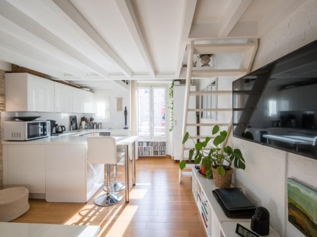 NICE PORT APPARTEMENT 2 PIECES DE 33M2 A VENDRE DERNIER ÉTAGE PARFAIT ÉTAT PROCHE TOUTES COMMODITÉ