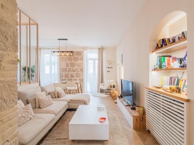 NICE PORT APPARTEMENT 4 PIÈCES DE 76 M2 A VENDRE ENTIÈREMENT RÉNOVÉ EN ÉTAGE ÉLEVÉ BALCON EMPLACEMENT IDÉAL