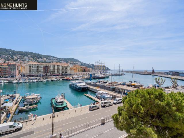 Nice Port Exceptional top floor apartment with panoramic s. 149m² Nice