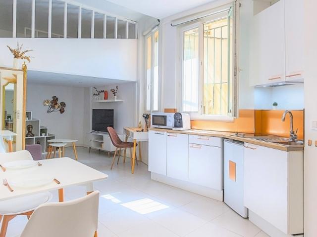 NICE PORT, LOCALISATION IDEALE, CALME, BEAU STUDIO AVEC MEZZANINE, 30m² AU SOL, SPACIEUX ET LUMINEUX, IDEAL INVESTISSEMENT