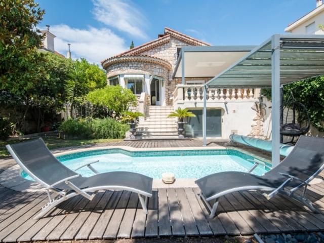 NICE PORT VILLA DE107M² A VENDRE PISCINE BEAUCOUP DE CHARME AU CALME PROCHE COMMODITES JOLI TERRAIN PLAT PARKING