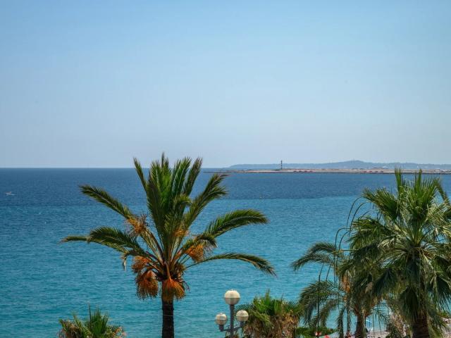 Nice Promenade des Anglais 3 pièces à rénover Vue Mer 113m² Nice