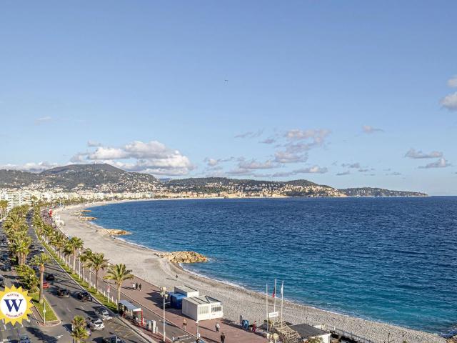 NICE PROMENADE DES ANGLAIS – DERNIER ÉTAGE TRAVERSANT, VUE MER PANORAMIQUE ET GARAGE