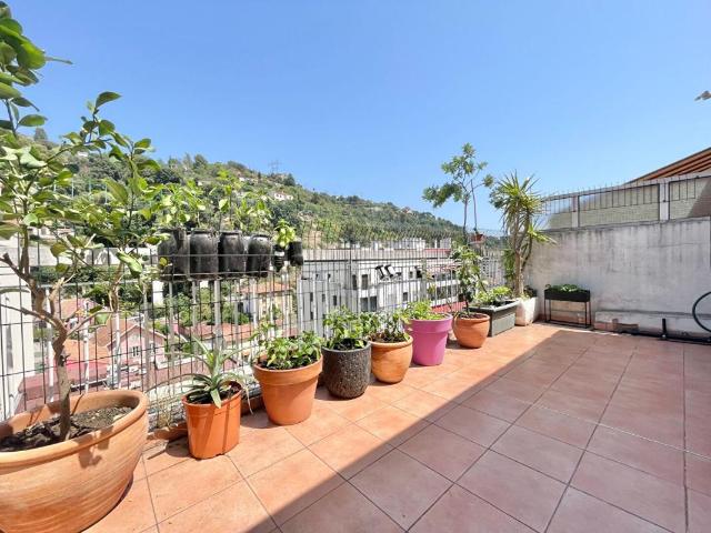 NICE – QUARTIER MADELEINE – DERNIER ÉTAGE AVEC TERRASSE ET GARAGE