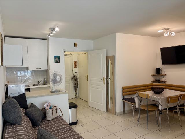 Nice / Quartier de Fleurs Petit 2 pièces meublé de 34m2 en location étudiante de septembre à juin