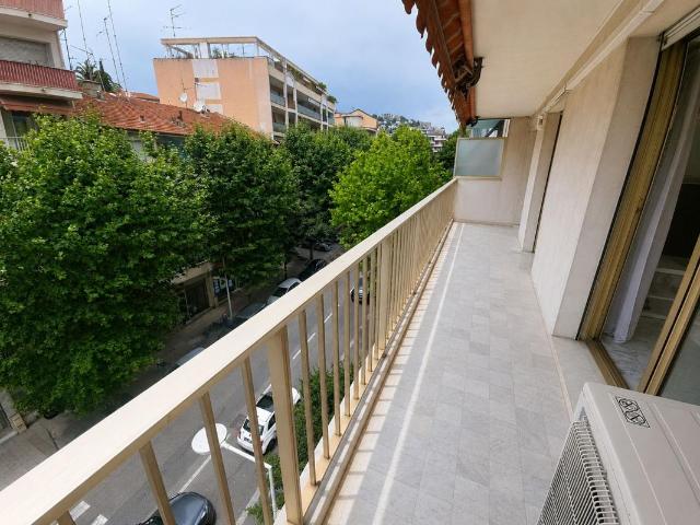 NICE – Quartier Fleurs / Grosso – 3 pièces avec terrasse et box en sus