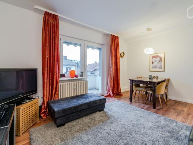 Nice, quiet bright apartment, near Olympic Stadium