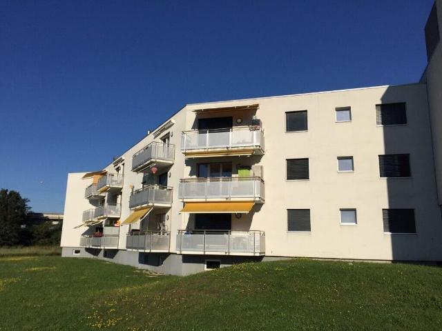 Nice renovated 3.5 room apartment, close to public transport and shops. With elevator, secure access and laundry room