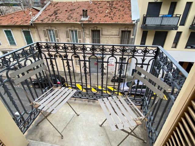 NICE RÉPUBLIQUE 2 PIÈCES MEUBLÉ DE 45M² À LOUER CUISINE ÉQUIPÉE CLIM ET BALCON