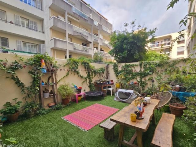 NICE RIQUIER APPARTEMENT 3 PIECES DE 68 M² A VENDRE PROCHE COMMODITES TERRASSE DE 40 M² AU CALME GARAGE EN SUS