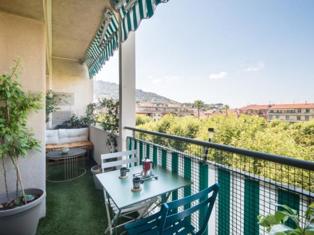 NICE RIQUIER APPARTEMENT 4 PIECES DE 84 M² A VENDRE VUE DÉGAGÉE ÉTAGE ÉLEVÉ TRAVERSANT LUMINEUX TERRASSE CAVE