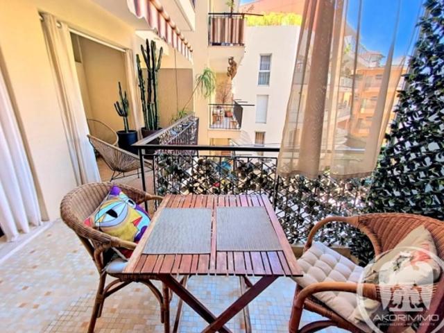 NICE RIQUIER F1 RÉNOVÉ DE 29 M² AVEC TERRASSE DE 9 M²