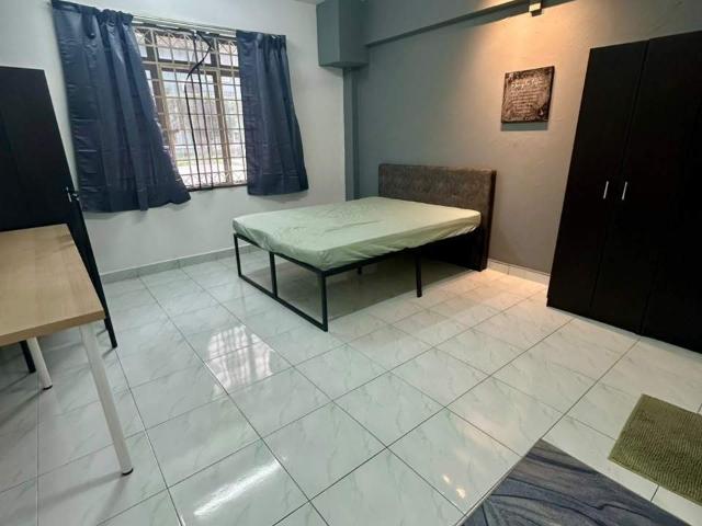 NICE ROOM FOR RENT @ Bukit Jalil Vista Komanwel B 3 mins walking distance to LRT