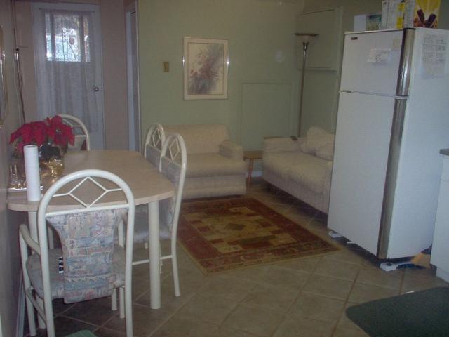 Nice Room for Rent in Shared Apt Available APRIL 1