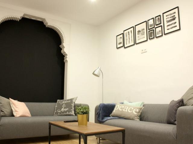 Nice room in Valenzuela Street