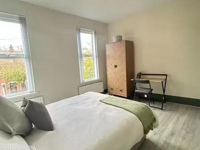Unique Rooms 1,3,4, 5, 163 Ballygomartin Road