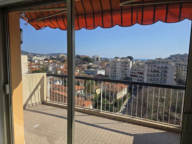 NICE ST SYLVESTRE APPARTEMENT 4P VUE MER AVEC TERRASSE ET